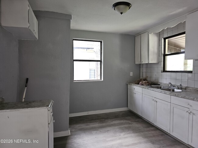 Photo - 1407 W 31st St