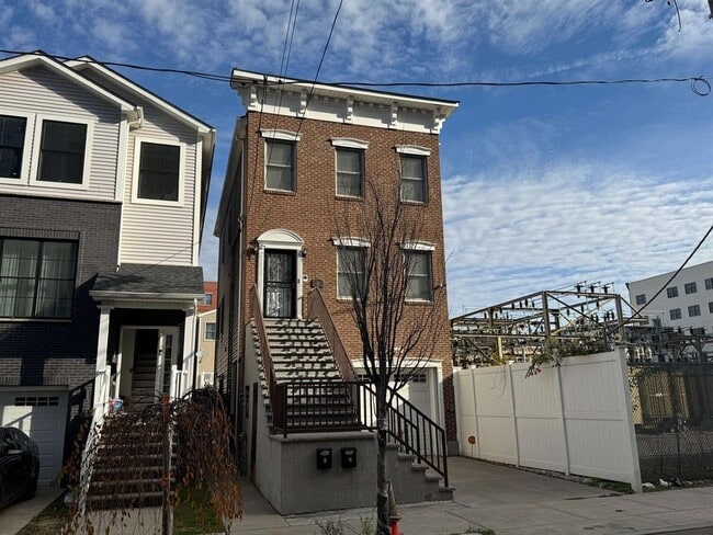 Building Photo - 16 Fisk St