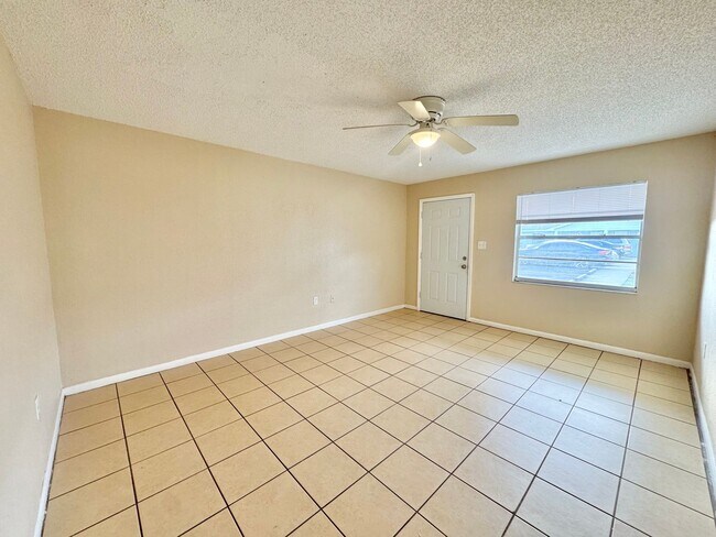 Photo - 2571-2575 Elm Ave Unit 2571