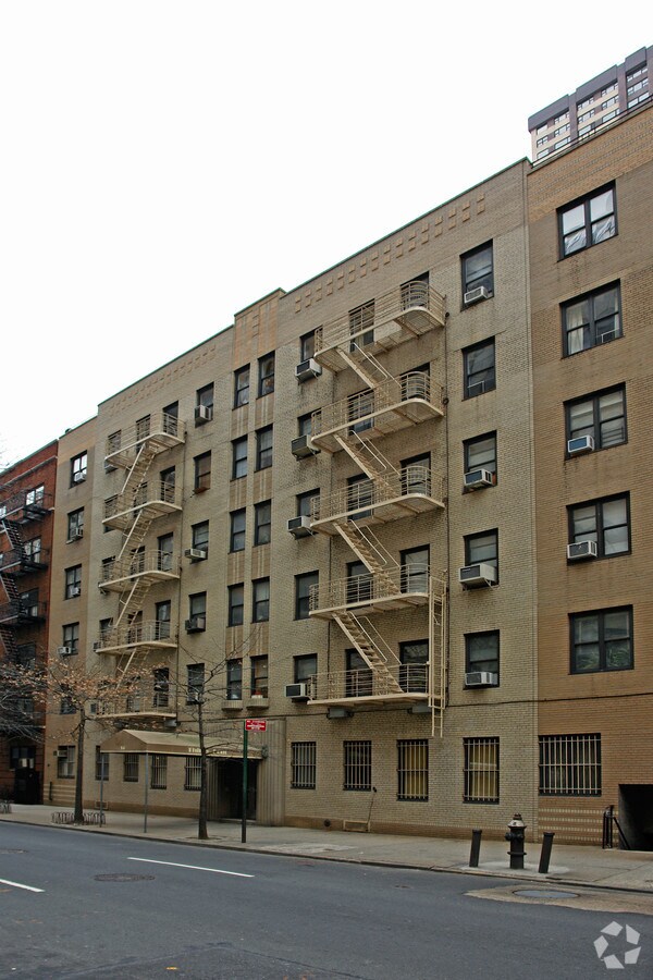 Photo - 34 W 65th St