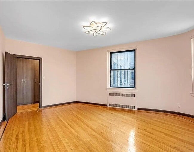 Photo - 255 Bronx River Rd