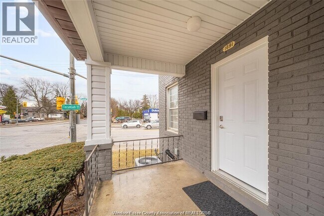 Photo - 1691 Dougall Ave