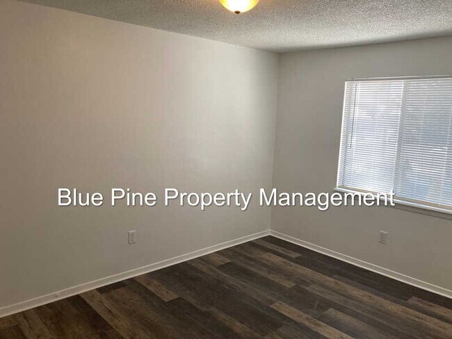 Photo - 411 Gladstone St Unit 2