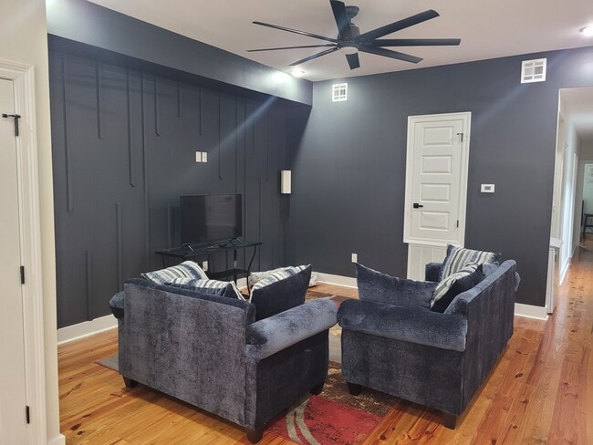 living room - 2821 Dryades St Unit 2819