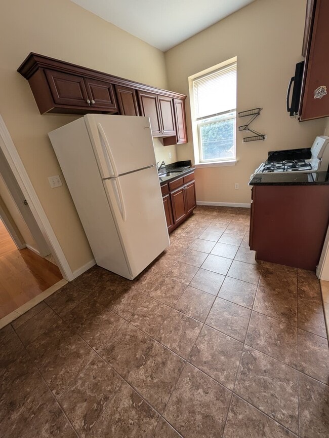 57 Hotchkiss St Unit 1E