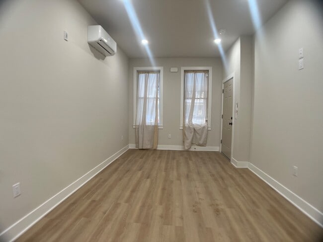 Photo - 121 W Sharpnack St