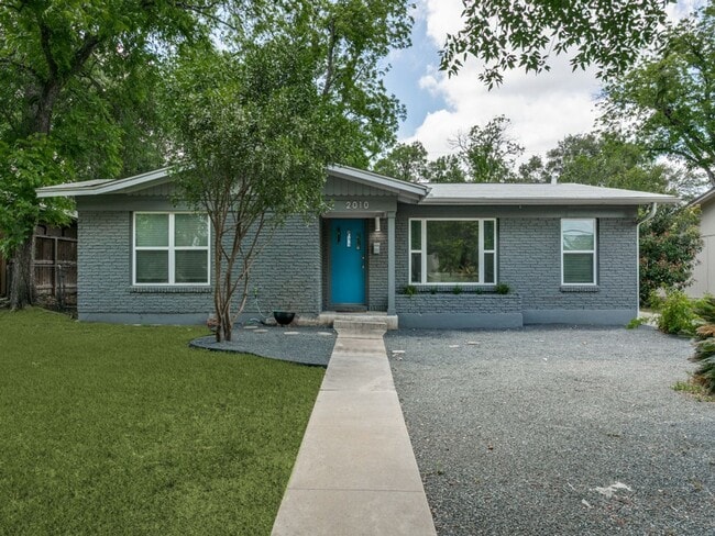 Photo - CONTEMPORARY HOME IN ALAMO HEIGHTS