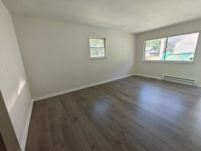 Photo - 647 W Franklin St