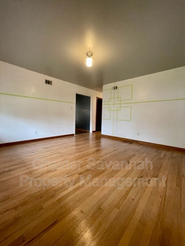 Photo - 1401 E 33rd St