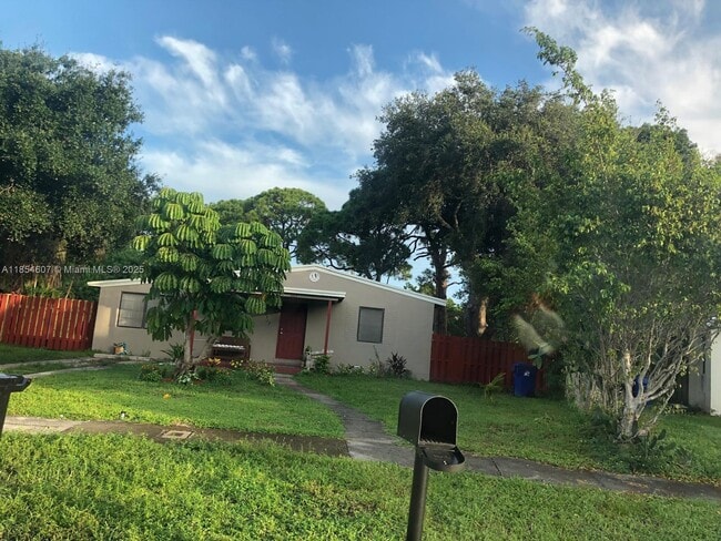 Building Photo - 2213 SW 1st Ct Rental