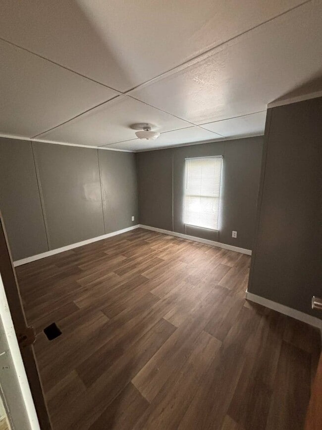 Photo - 114 Yarbro Rd