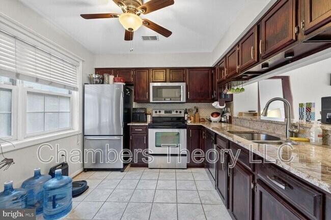 Photo - 939 S Scott St Unidad #1