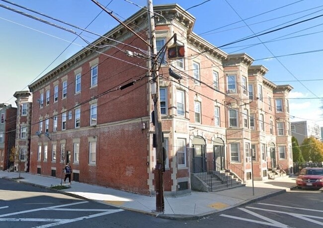 Building Photo - 136 Congress Ave Unit 2