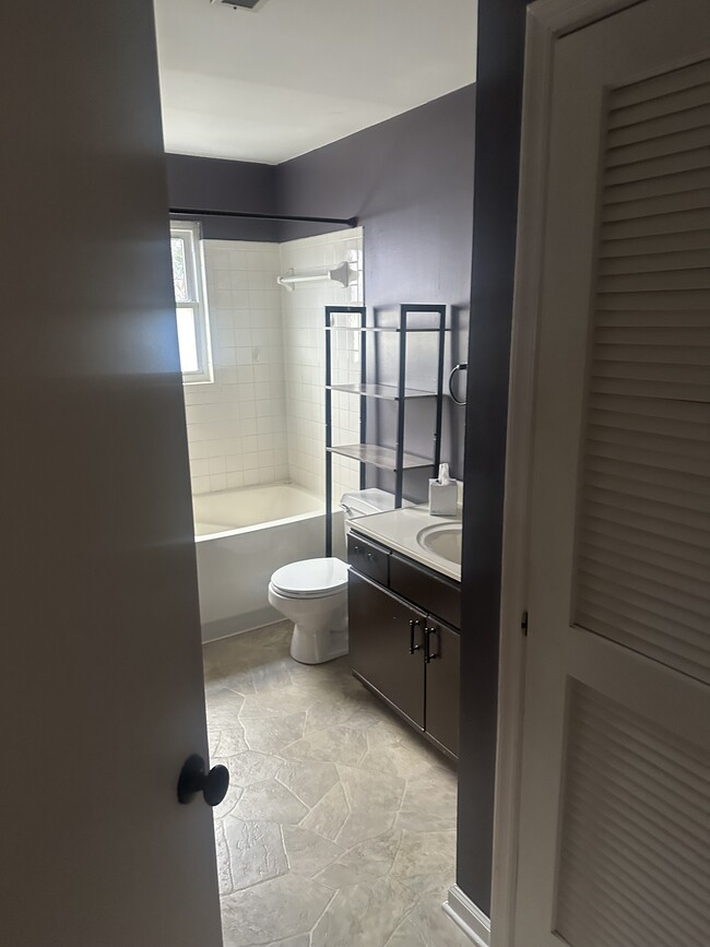 Photo - 5080 Heathglen Cir