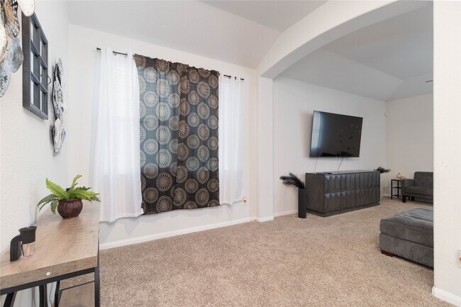 Photo - 2209 Cedar Vly Dr