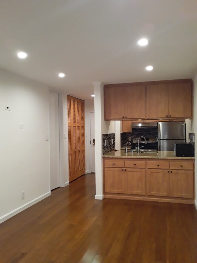 Building Photo - 3110 Shelter Creek Ln Unit 110