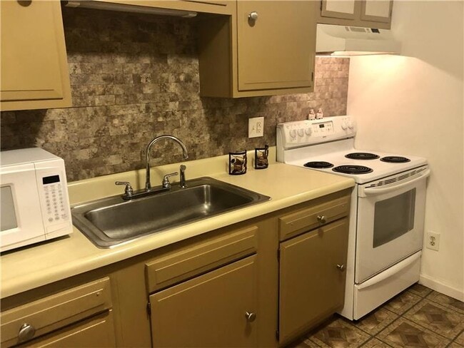 Photo - 1462 Crittenden Rd