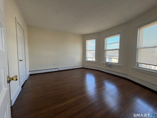 Photo - 37-41-41 Jackson Ave Unidad 3