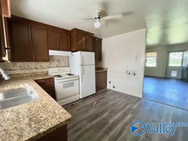 Photo - 1332 Oshaughnessy Ave NE Unit 1332 Oshaughnessey 2