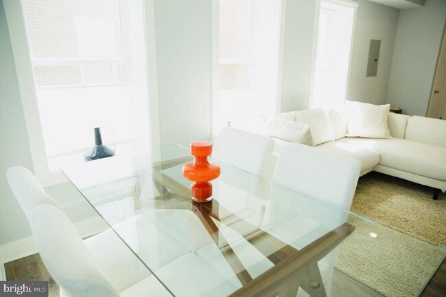 Photo - 1340 Nicholson St NW Apartamento Unidad 4