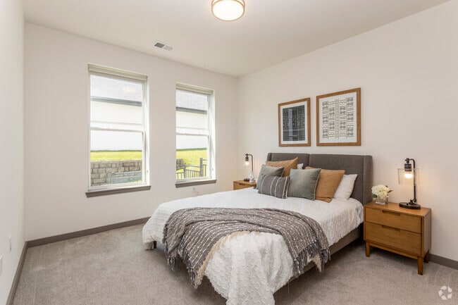 2BR, 2BA - 1200SF