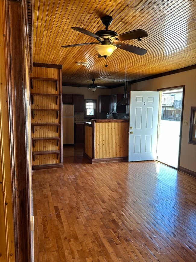 Building Photo - 3113 A,B,C Unit 3113 #C Rental