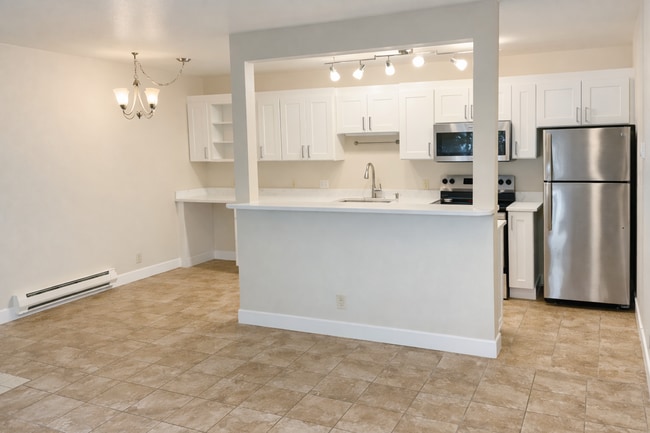 Photo - Downtown Bellevue Renovated 1 Bedroom Condo - Walk up entry