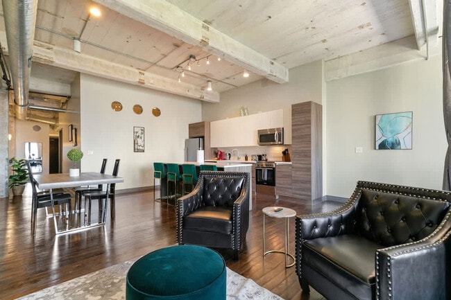 Building Photo - 500 S Ervay St Rental