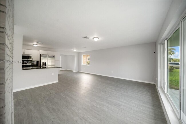 Photo - 7560 Tropicana St