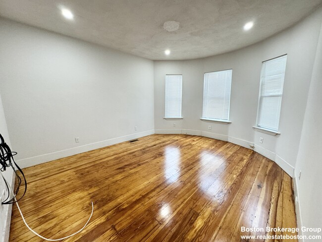 Photo - 10 Pond St Apartments Unit 1