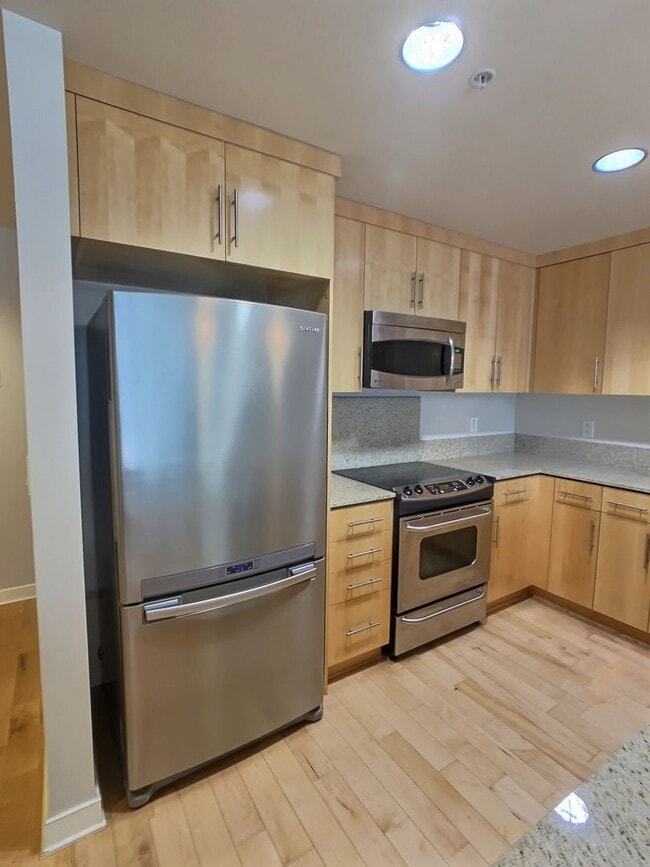 Photo - Luxury 1 Bedroom Condo at Axis – with Outdoor Patio Space! Unidad 105