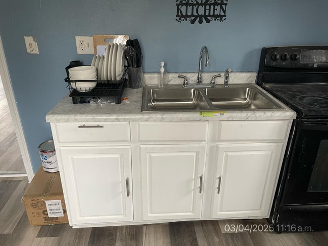 Photo - 800 Robinwood St