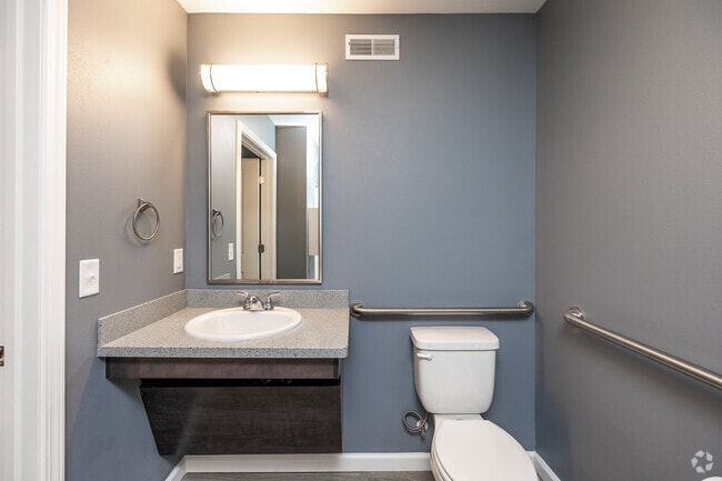 2BR, 1BA - 847SF - Bathroom