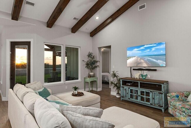 124 Torrey Pines Dr