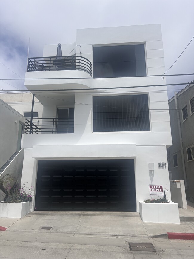 Building Photo - 4302 Ocean Dr Unit A Rental