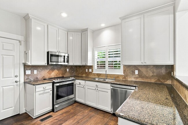 Photo - 136 Creekside Village Dr
