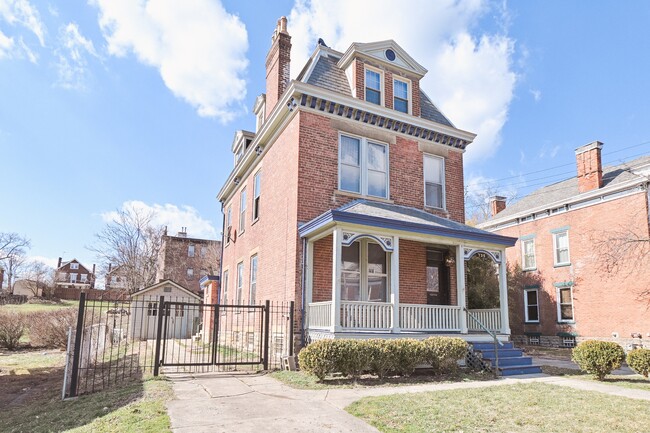 Photo - 735 Considine Ave