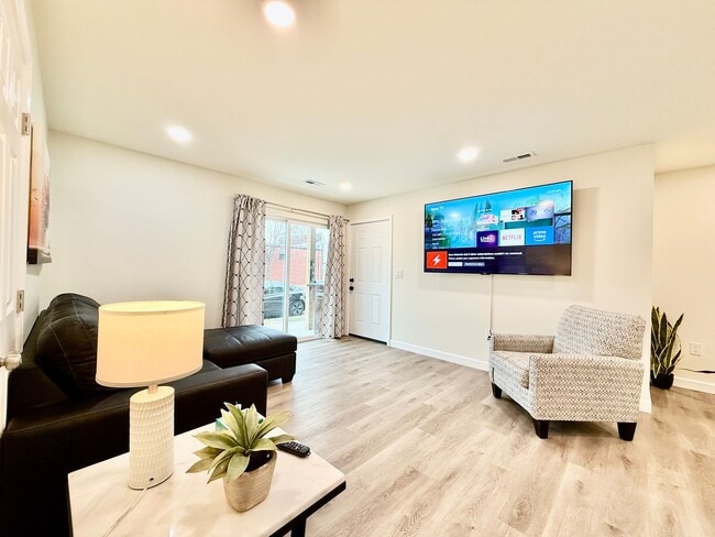 Photo - 2000 Pearl St Unit B-1313192502381583604
