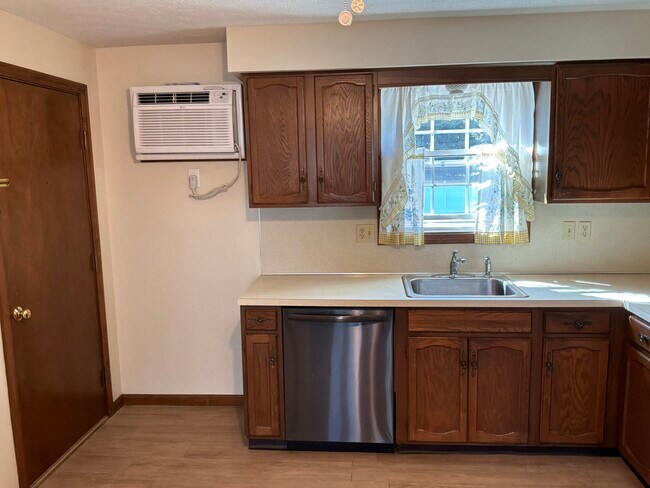 1145 Hayward St Unit B