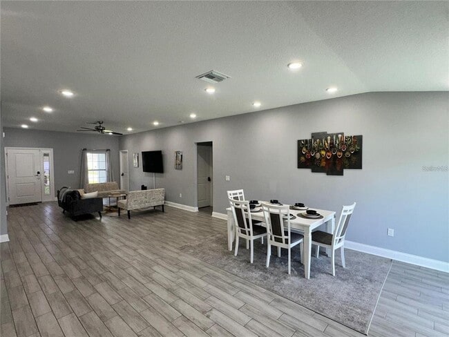 Photo - 943 Derbyshire Dr