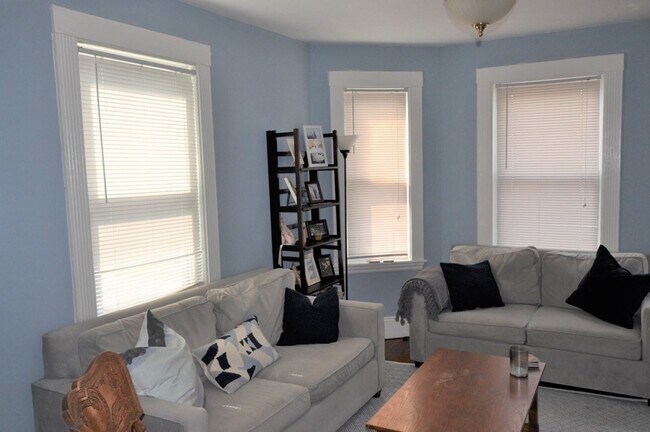 Photo - 23 Montfern Ave Unidad 2