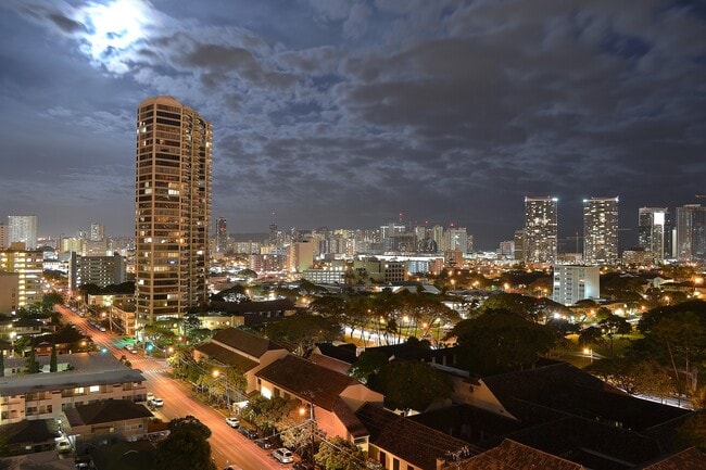 Vista nocturna de la terraza - 824 Kinau St Unidad Apt. 1209