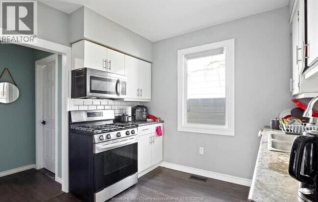 Photo - 374 Rankin Ave