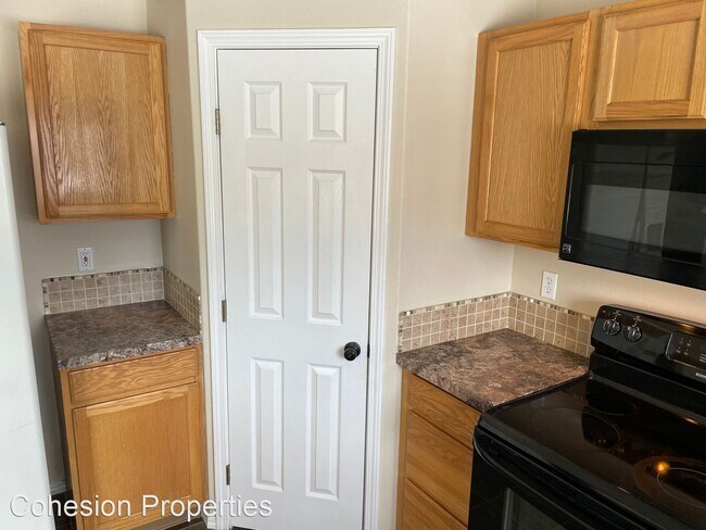 Photo - 4 br, 2.5 bath House - 2278 N Springland