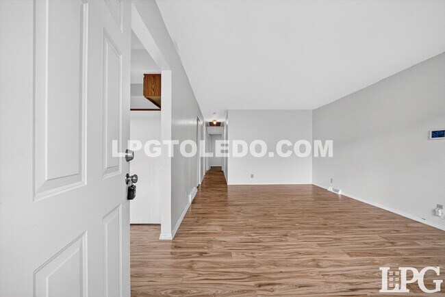Photo - 1818 Christian Ave