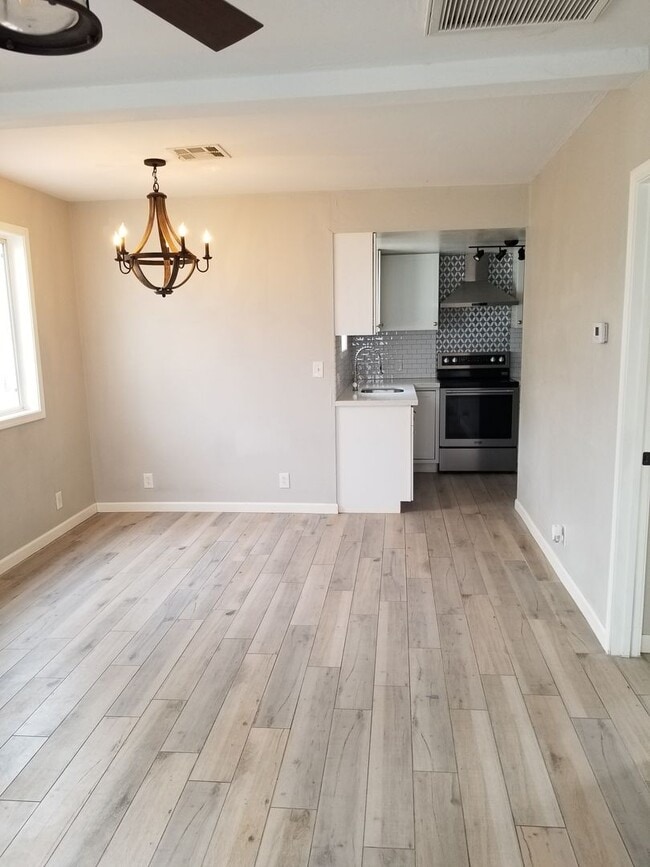 Photo - #1023-Maker-Clark Unit 1432