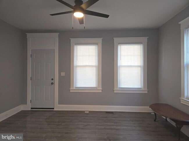 Photo - 2911 Markley Ave