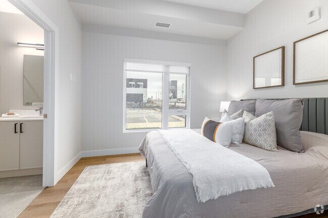 2BR, 2BA - 913SF - Primary Bedroom