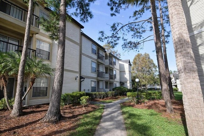 Building Photo - 1908 Lake Atriums Cir Unit 15