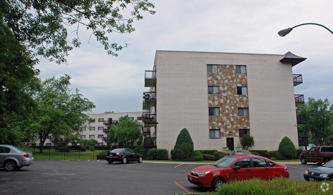 Photo - Forest Villa Condominiums